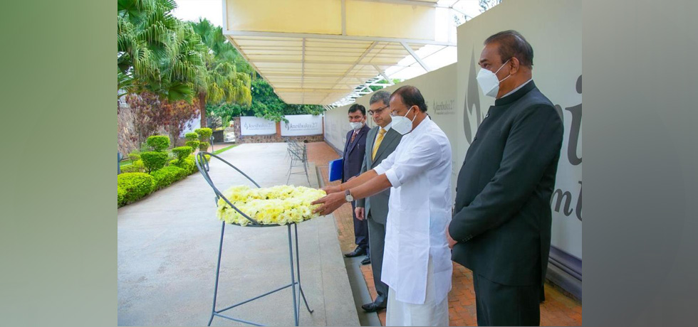 Shri V. Muraleedharan, Minister of State for External Affairs paid homage to the victims of the 1994 Genocide in Rwanda and laid wreath at Kigali Memorial