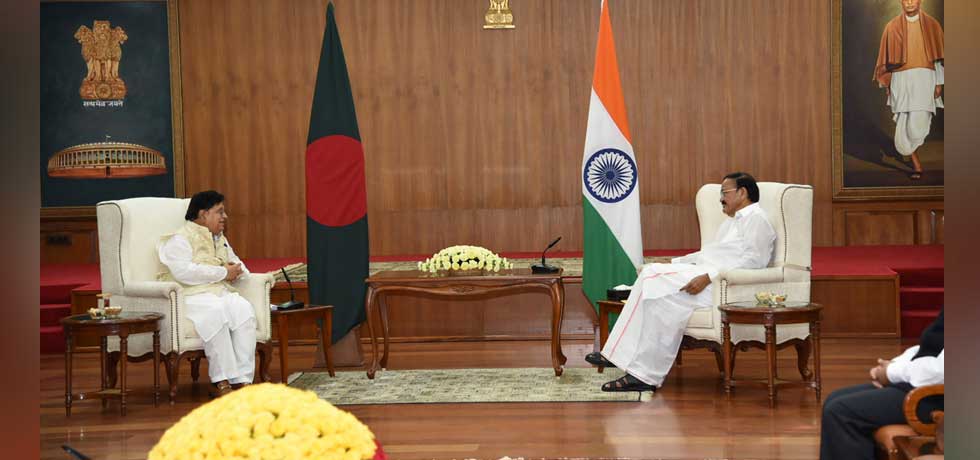 Foreign Minister of Bangladesh, H.E. Dr. A.K. Abdul Momen called on the Vice President, Shri M. Venkaiah Naidu at Upa-Rashtrapati Nivas in New Delhi