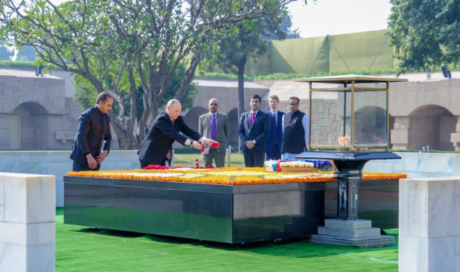 President of the Russian Federation, H.E. Mr. Vladimir Putin offered floral tributes to Mahatma Gandhi at Rajghat